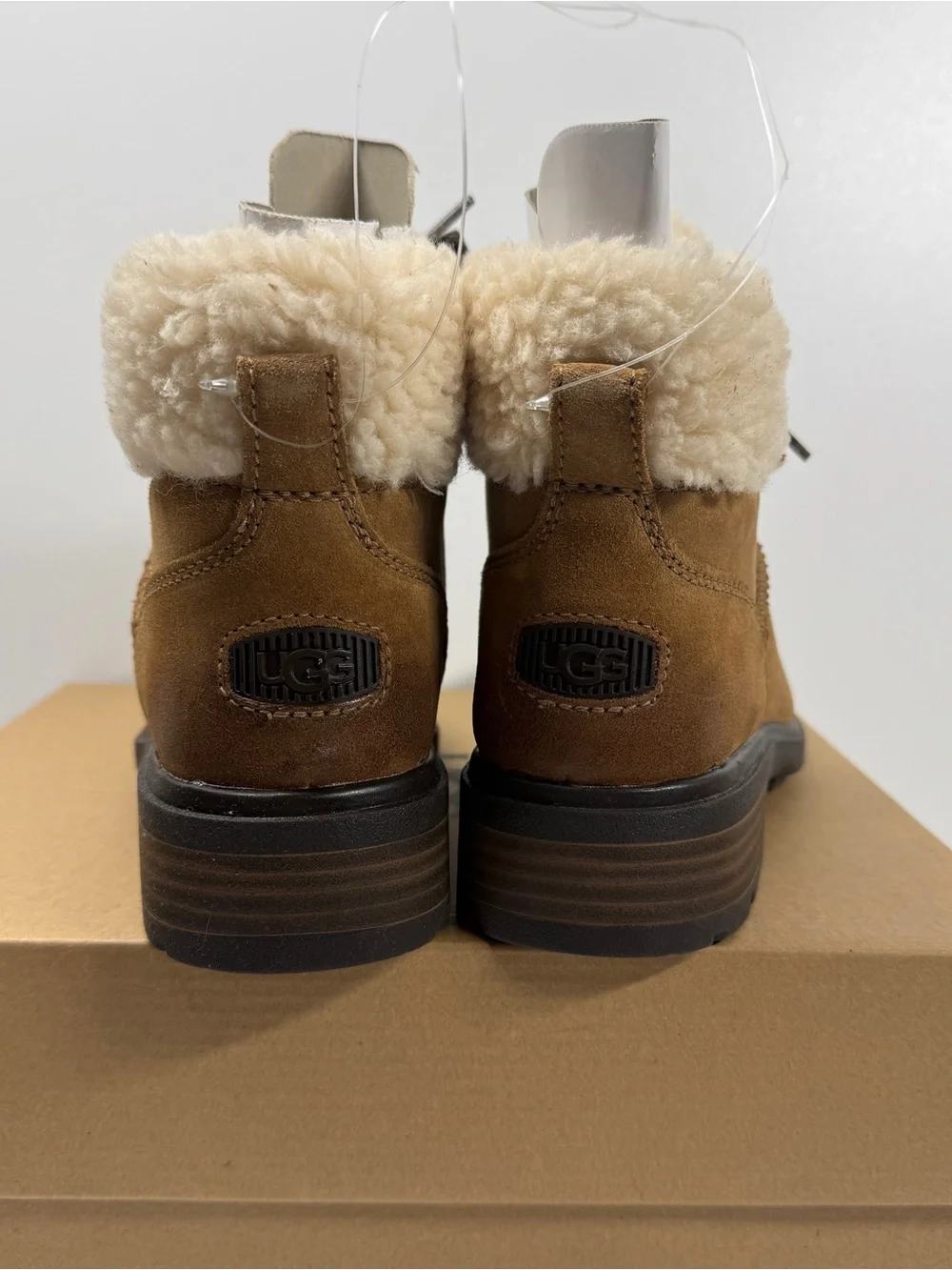 NIB UGG Women's Harrison Cozy Lace Boot Size 8